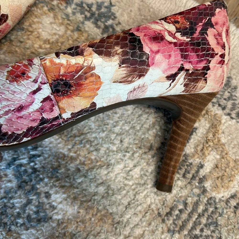 Pink and Red Floral Heels with Classic Pointed Toe - Picture 2 of 3